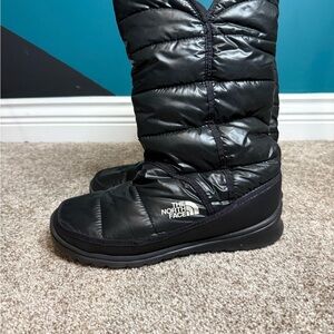 The North Face Black Quilted Boots size 8